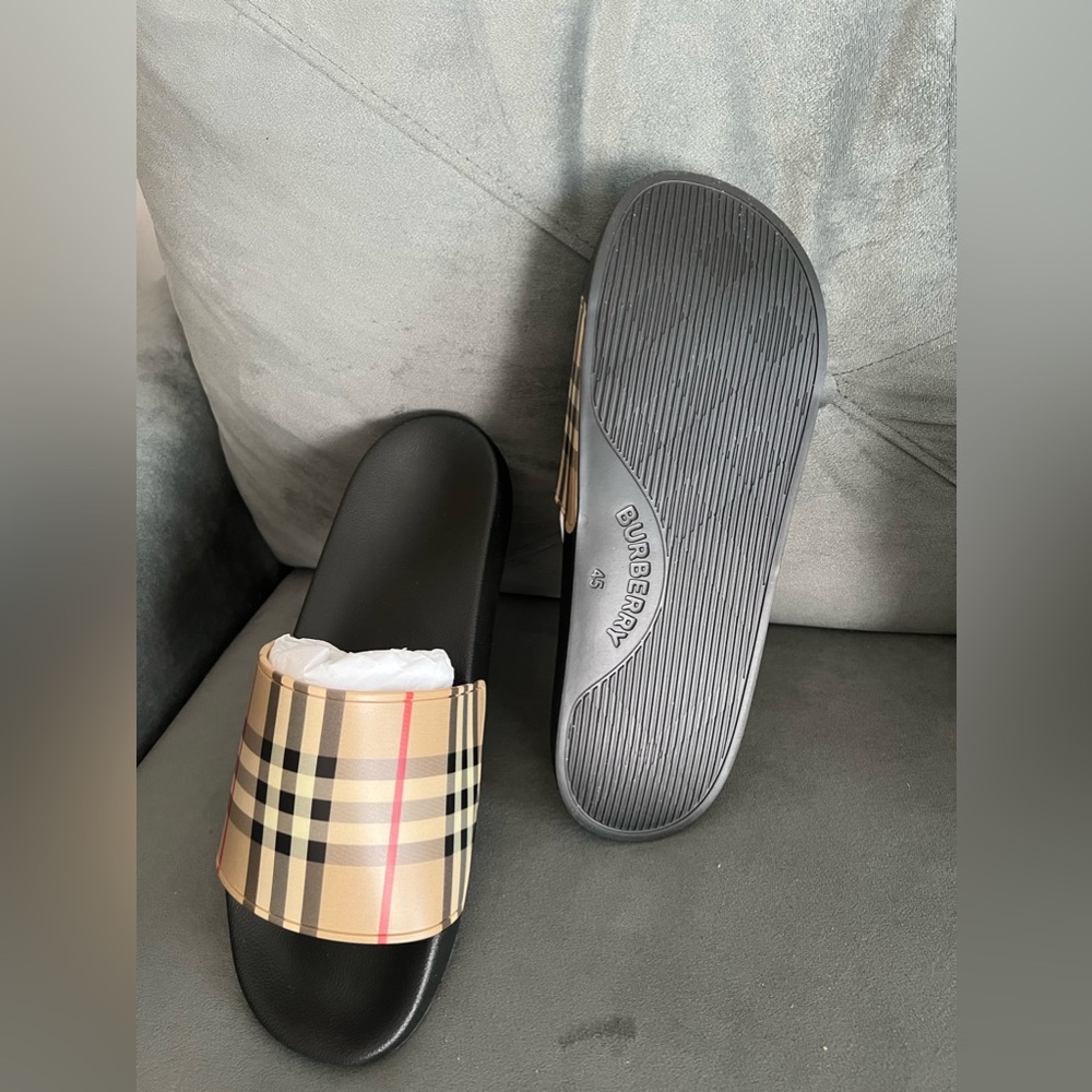 Burberry alude with the dust bah and box.